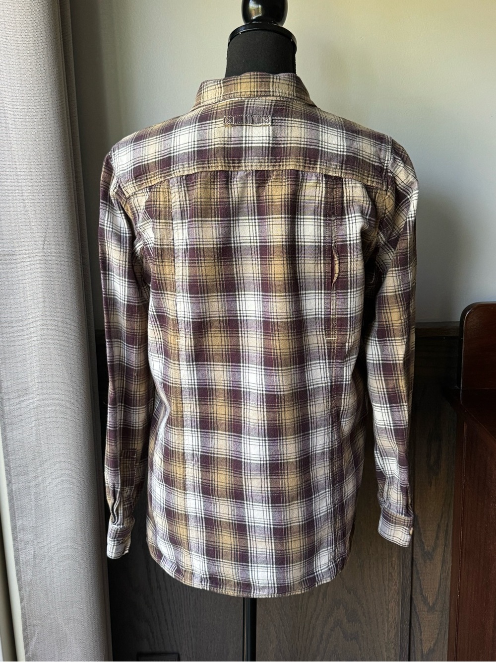 Duluth Trading Co women’s Plaid Button-Down Shirt in Maroon and Tan medium euc - Picture 4 of 6